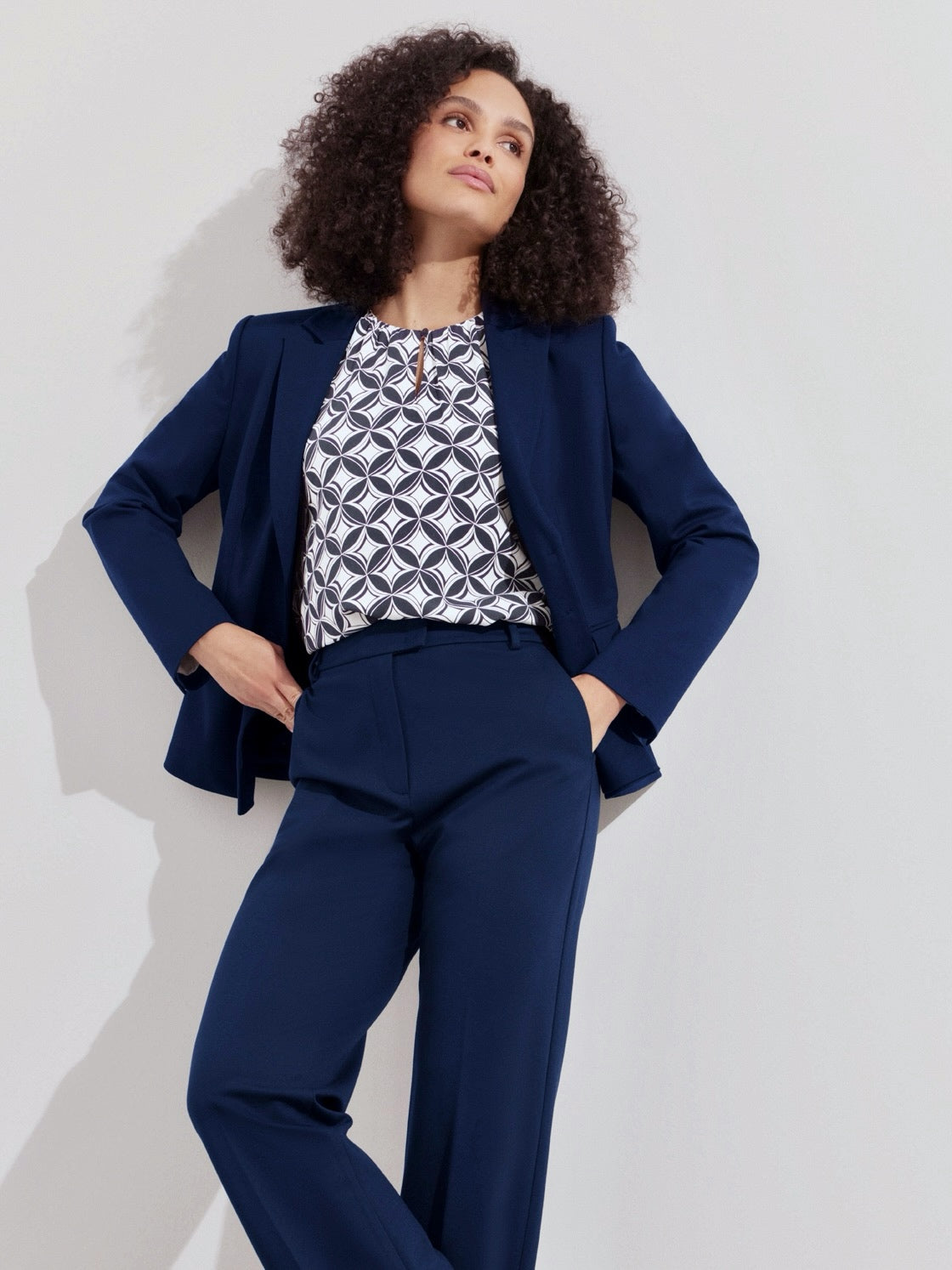Classic Blazer in Navy