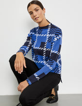 Pullover with an Elongated Back