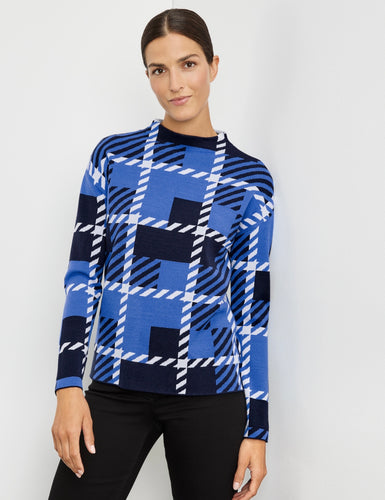 Pullover with an Elongated Back