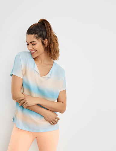 Top with a Graduated Pattern