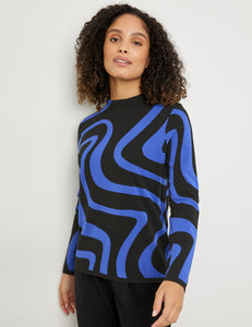 Pullover with a Wavy Pattern