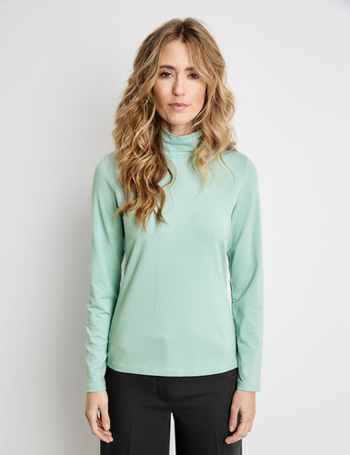 Long-sleeved Turtleneck