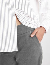 Wide-leg Trouser